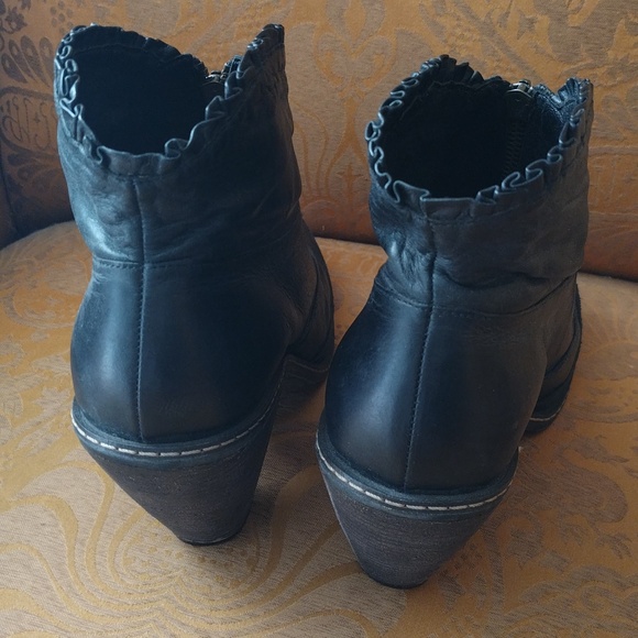 RARE Anthropology Miss Albright Peep Toe Ruffle Bootie 9M - Picture 2 of 4